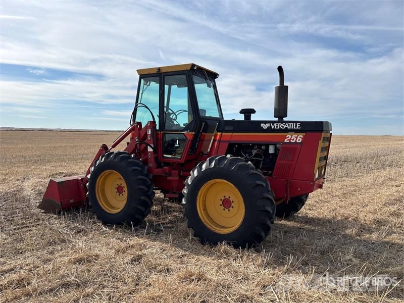 Versatile 256 Bi-Directional Tractor Trattori