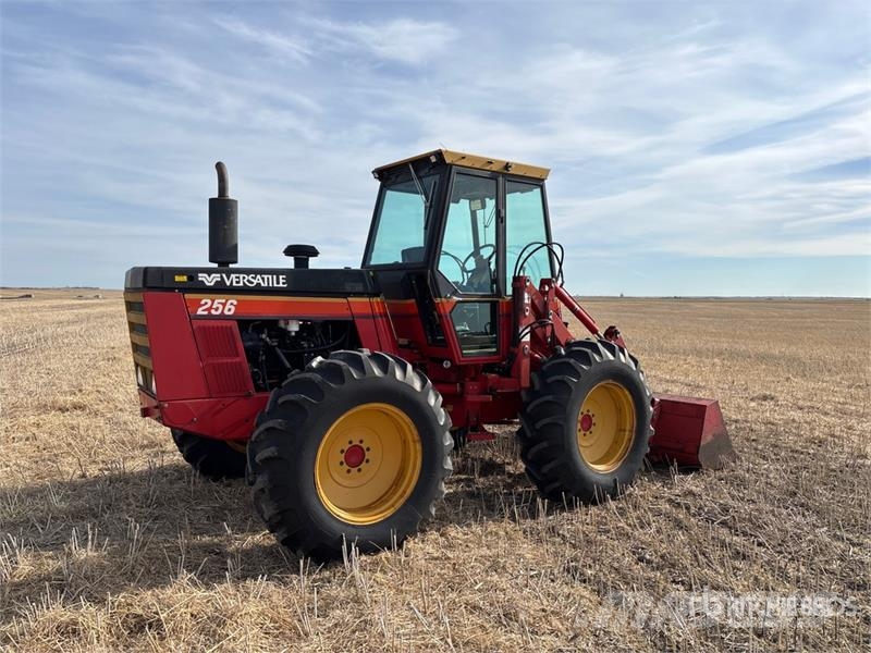 Versatile 256 Bi-Directional Tractor Trattori
