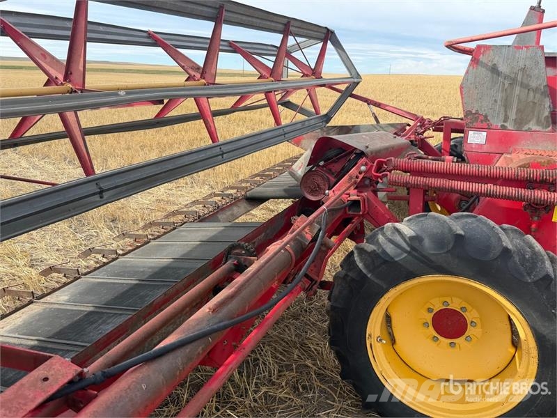 Versatile 400 20 ft Swather Windrower Vālotāji