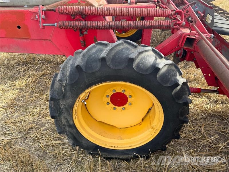 Versatile 400 20 ft Swather Windrower Vālotāji