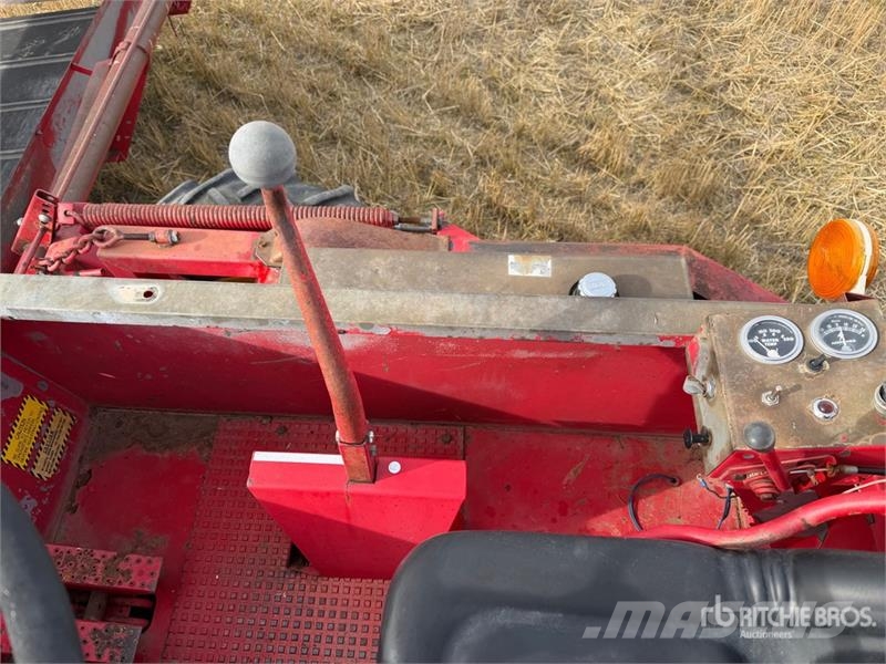 Versatile 400 20 ft Swather Windrower Vālotāji