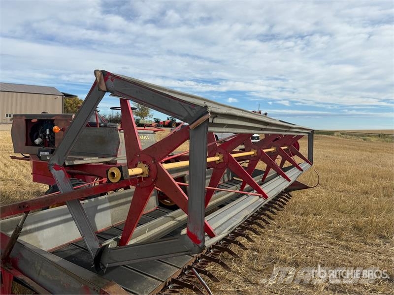 Versatile 400 20 ft Swather Windrower Vālotāji