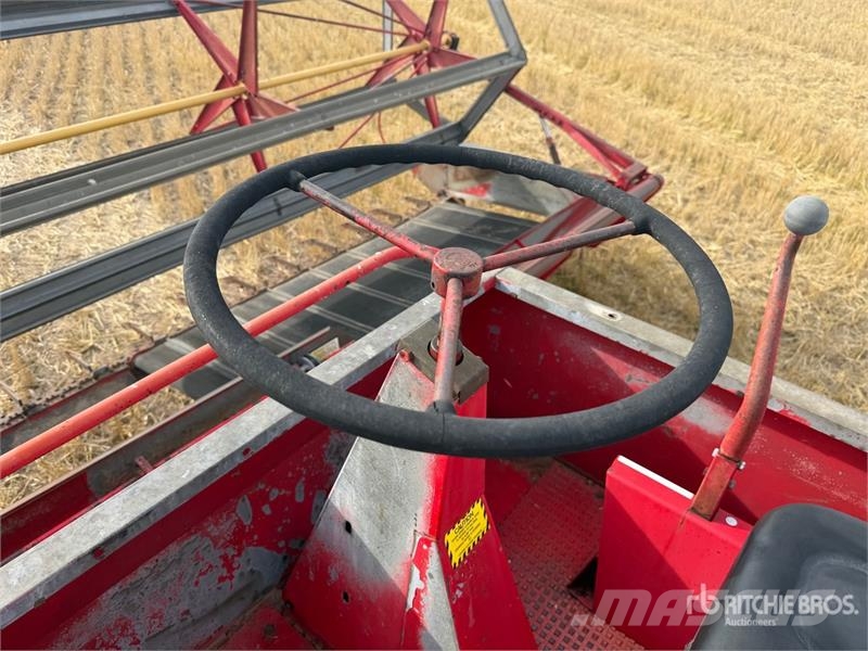 Versatile 400 20 ft Swather Windrower Vālotāji