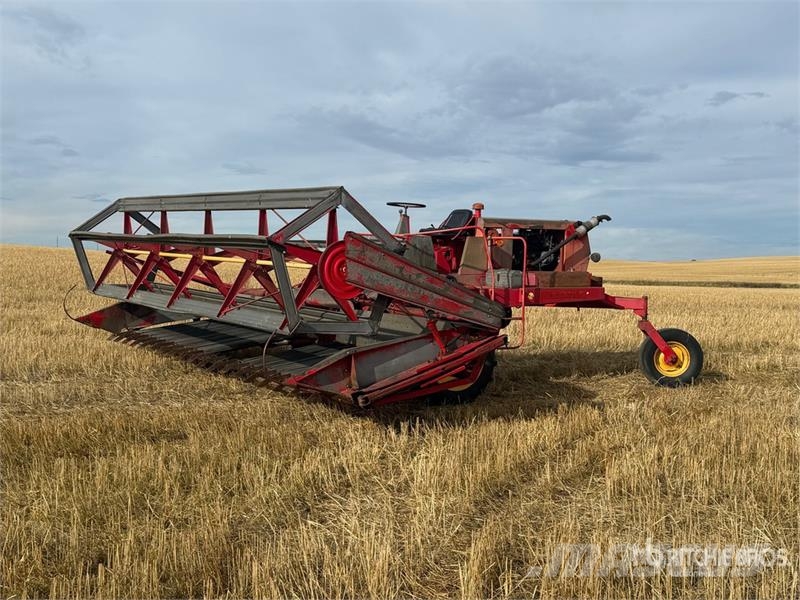 Versatile 400 20 ft Swather Windrower Vālotāji