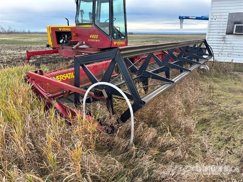 Versatile 4400 21 ft Swather Windrower (Inoperable) Windrowers