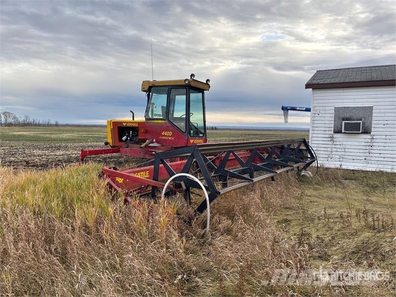 Versatile 4400 21 ft Swather Windrower (Inoperable) Windrowers