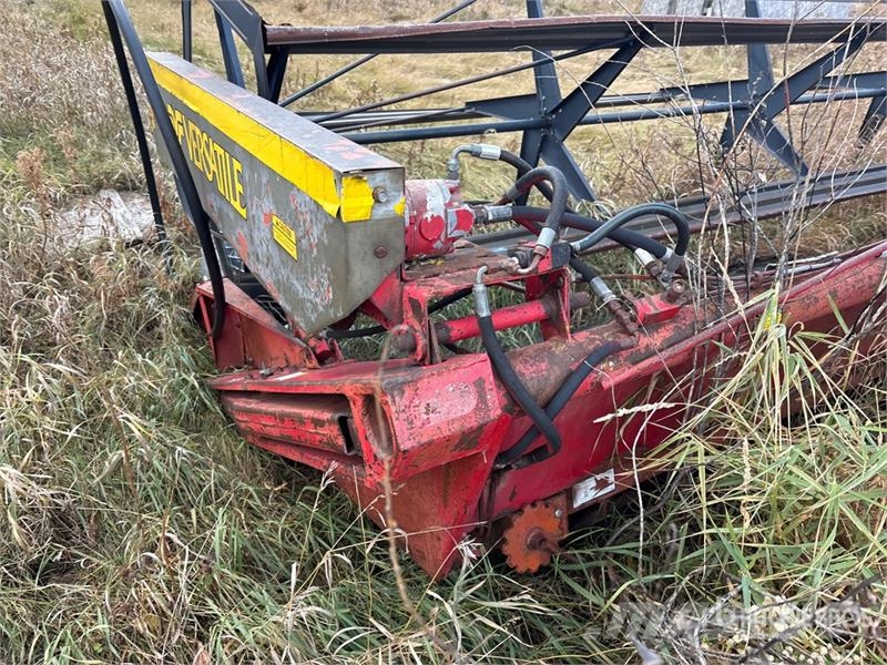 Versatile 4400 21 ft Swather Windrower (Inoperable) Windrowers