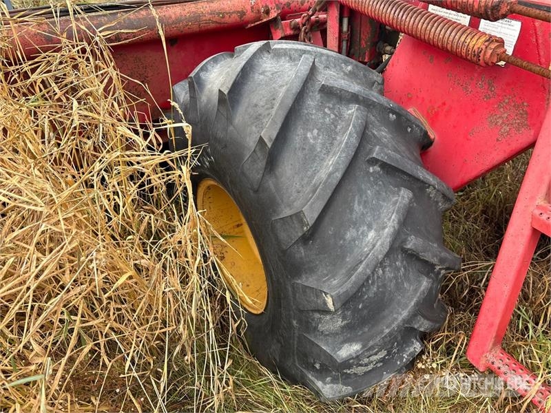 Versatile 4400 21 ft Swather Windrower (Inoperable) Windrowers