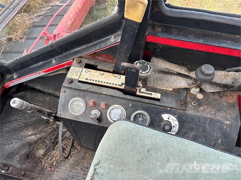 Versatile 4400 21 ft Swather Windrower (Inoperable) Windrowers