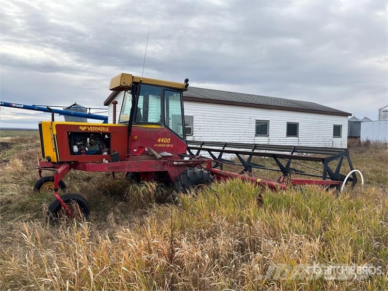 Versatile 4400 21 ft Swather Windrower (Inoperable) Windrowers