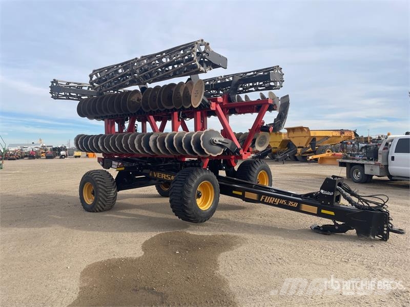 Versatile Fury HS 350 35 ft Tandem High-Speed Disc Randaalid