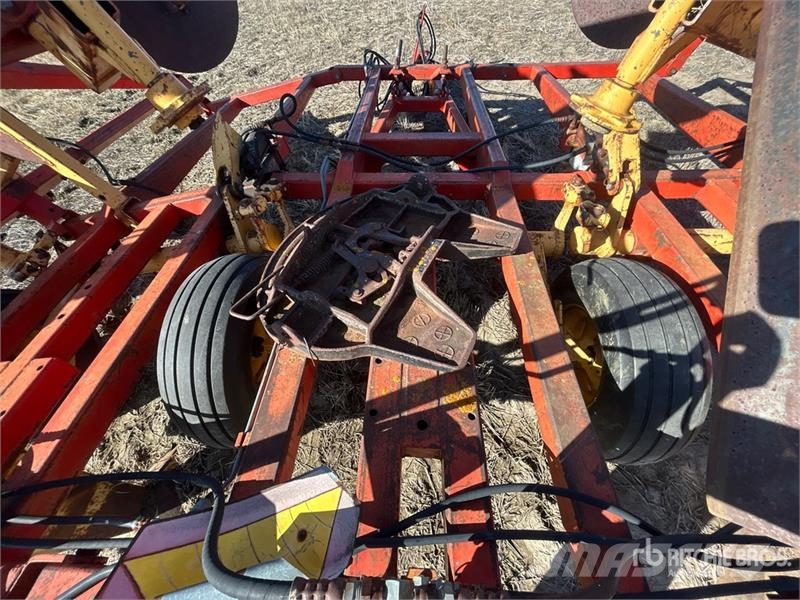 Versatile Noble 9500 36 ft Blade Plow Култиватори