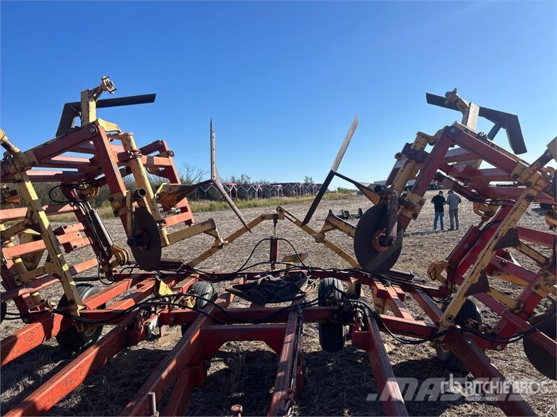Versatile Noble 9500 36 ft Blade Plow Култиватори
