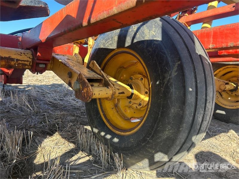 Versatile Noble 9500 36 ft Blade Plow Култиватори