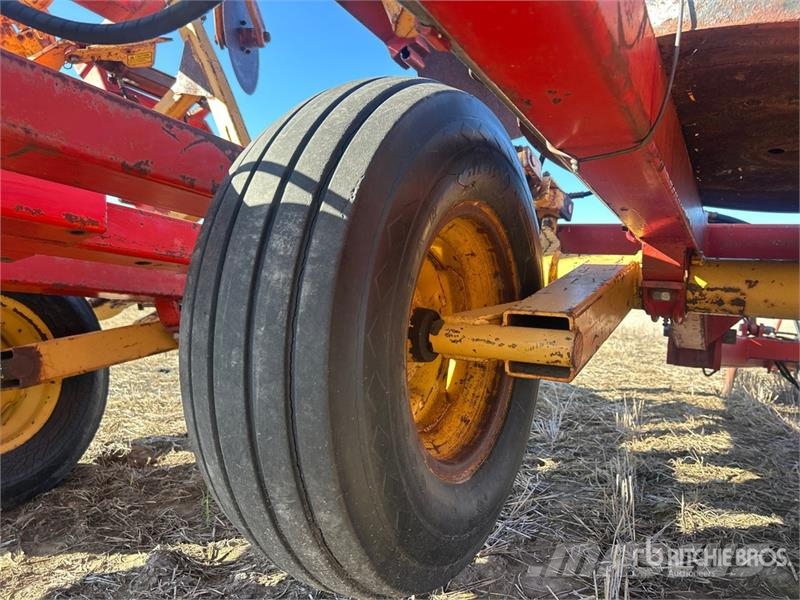 Versatile Noble 9500 36 ft Blade Plow Култиватори