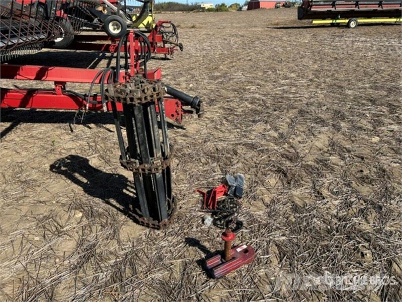 Versatile Trans-Axial 2000 Pull-Type Combine Harvester حصادات