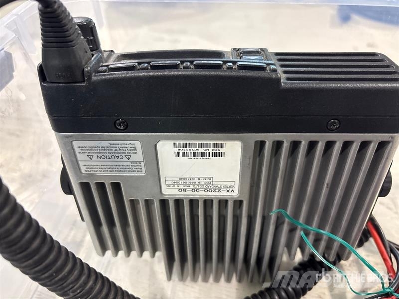  Vertex Standard FM 2 Way Radio مكونات أخرى