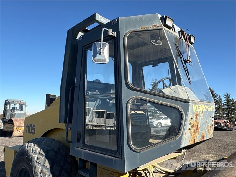 Vibromax W1105D Smooth Drum Compactor Ühe trumliga rullid