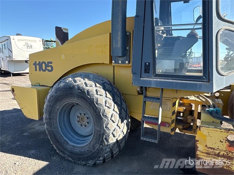 Vibromax W1105D Smooth Drum Compactor Ühe trumliga rullid