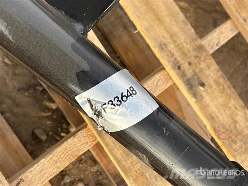 Vicsec VCAG400 16 in Excavator Auger - Fits 1 - 3 ton Exc Vrtací stroje