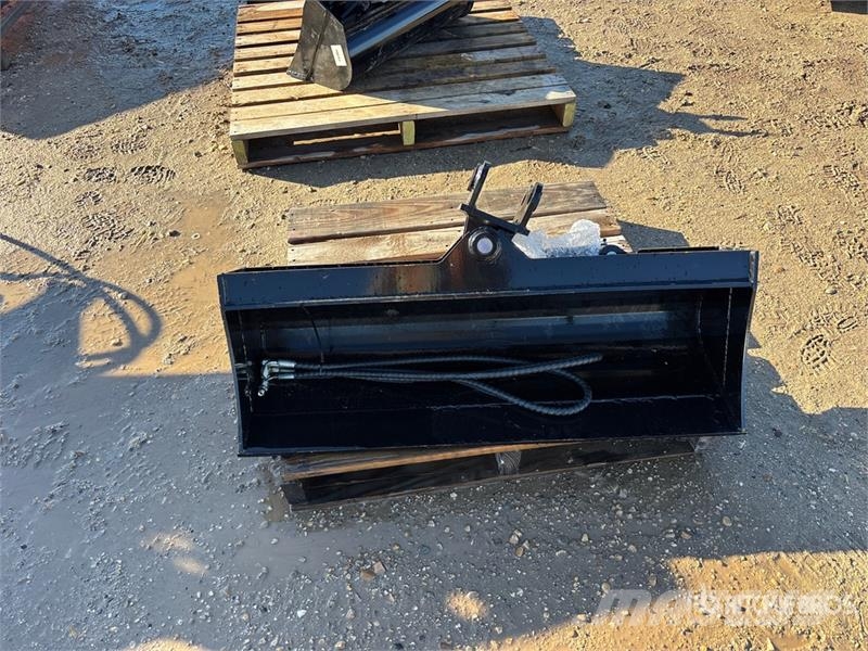 Vicsec VCT1000 40 in Hydraulic Tilting Excavator Bucket ( Bakken