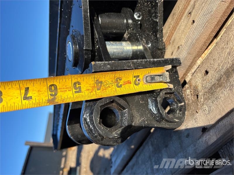Vicsec VCT1000 40 in Hydraulic Tilting Excavator Bucket ( Bakken