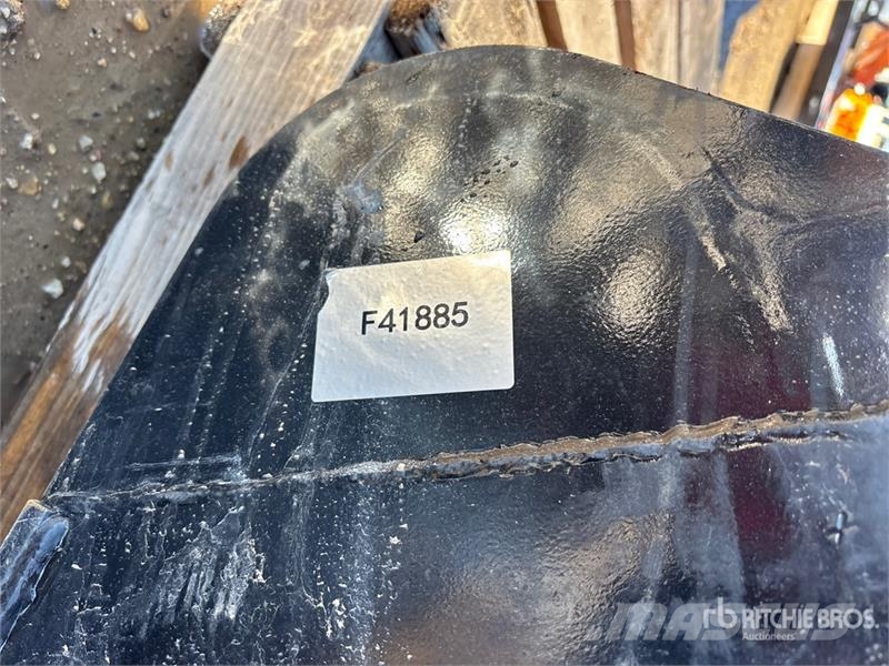 Vicsec VCT1000 40 in Hydraulic Tilting Excavator Bucket ( Bakken