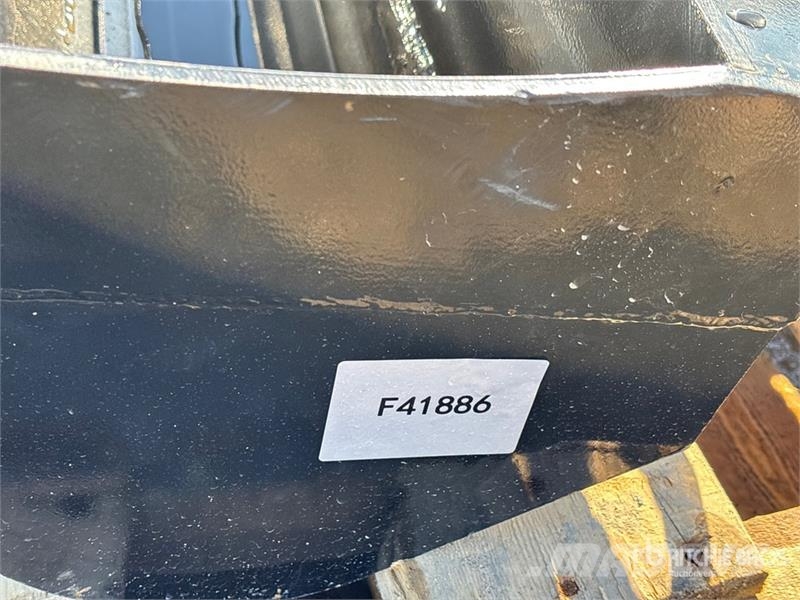 Vicsec VCT1000 40 in Hydraulic Tilting Excavator Bucket ( Bakken