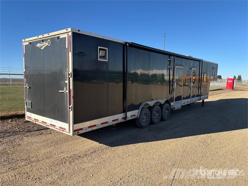  Vintage Trailers 38 ft Tri/A Gooseneck Enclosed Tr Prikolice zabojniki