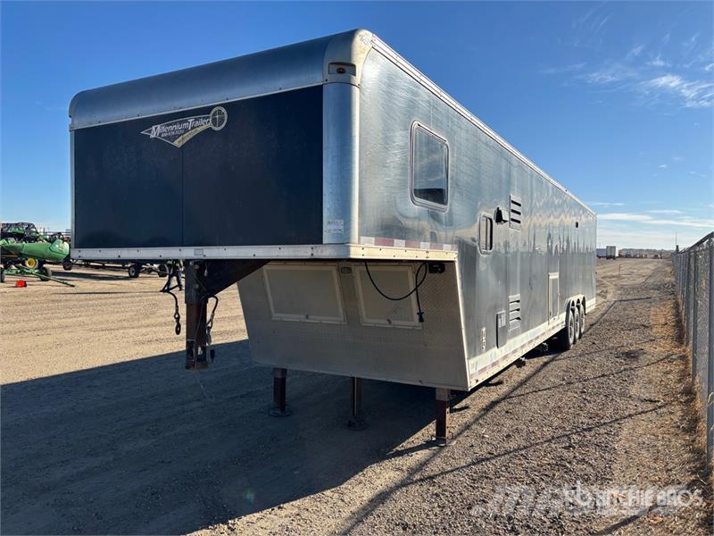 Vintage Trailers MLL SV44GTTA4 38 ft Tri/A Goosene Прицепы-фургоны