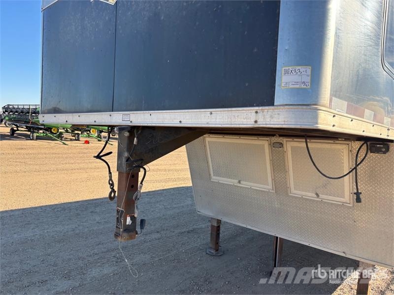 Vintage Trailers MLL SV44GTTA4 38 ft Tri/A Goosene Прицепы-фургоны
