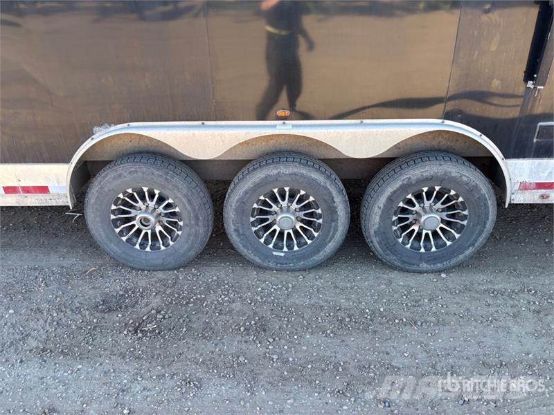 Vintage Trailers MLL SV44GTTA4 38 ft Tri/A Goosene Прицепы-фургоны