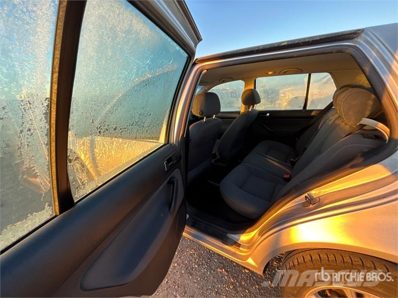 Volkswagen Golf Automobile Kistehergépjárművek