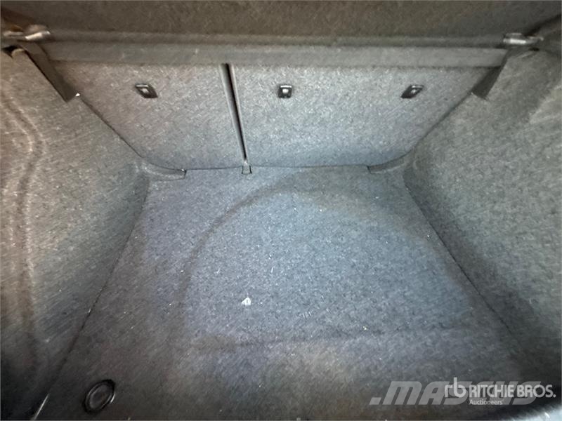 Volkswagen Golf Automobile Kistehergépjárművek