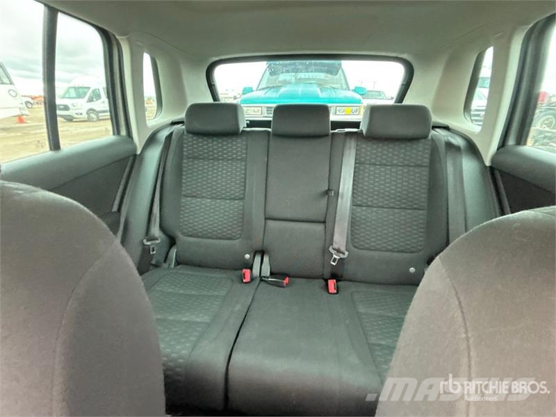Volkswagen Tigaun AWD SUV Carros