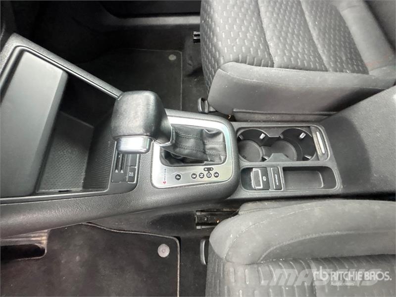 Volkswagen Tigaun AWD SUV Carros