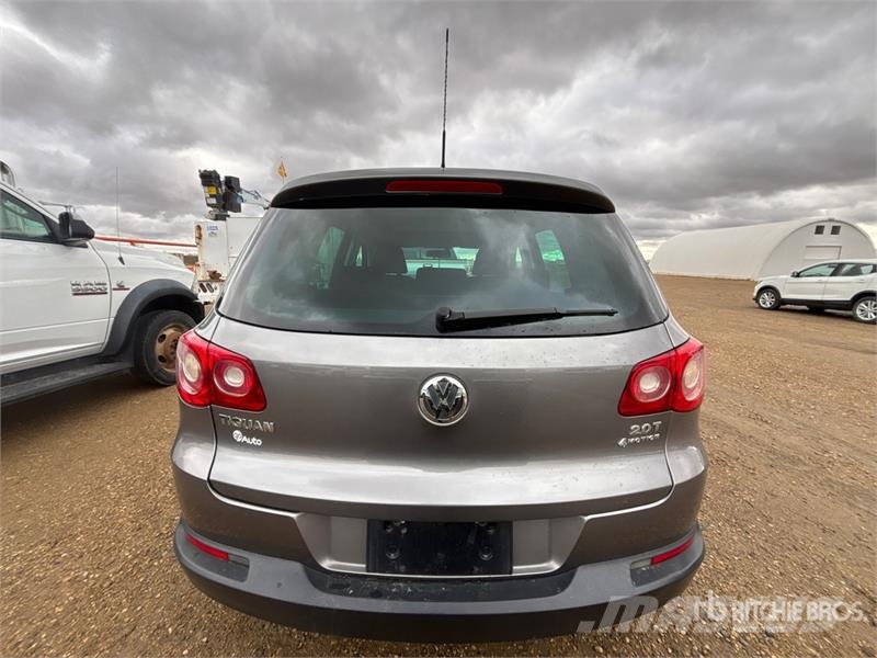 Volkswagen Tigaun AWD SUV Carros