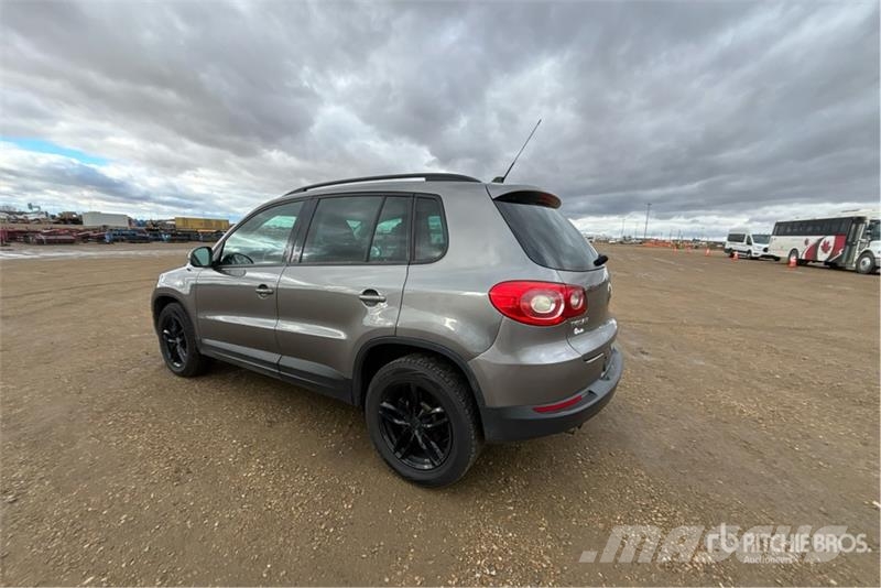 Volkswagen Tigaun AWD SUV Carros