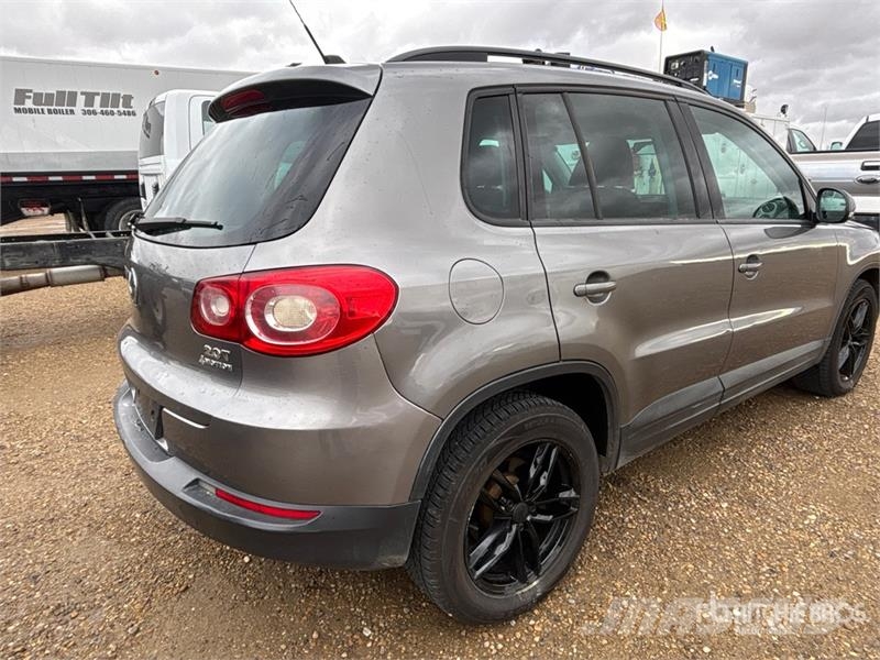 Volkswagen Tigaun AWD SUV Carros