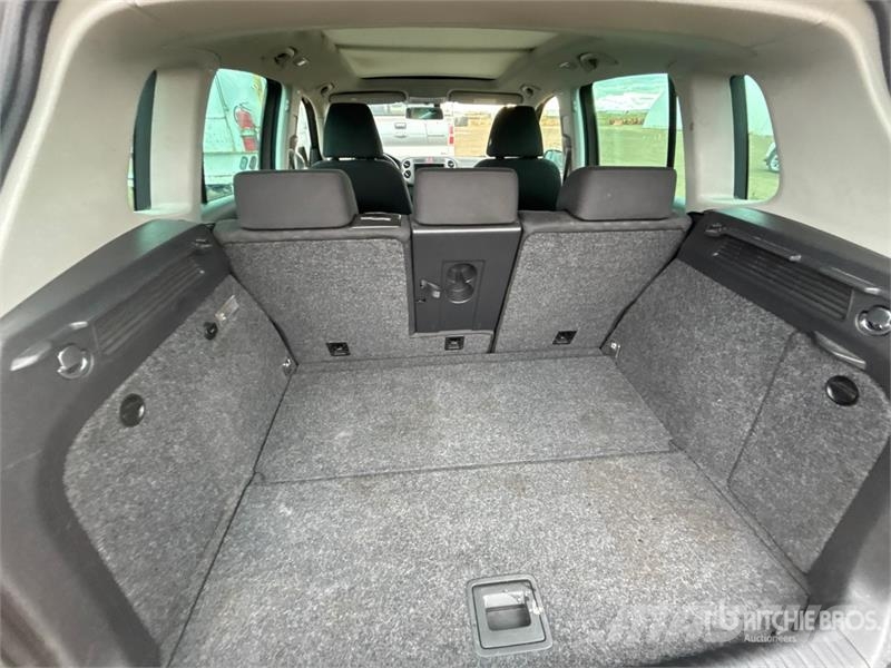 Volkswagen Tigaun AWD SUV Carros