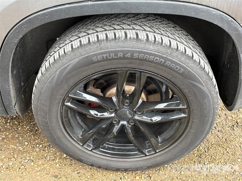 Volkswagen Tigaun AWD SUV Carros
