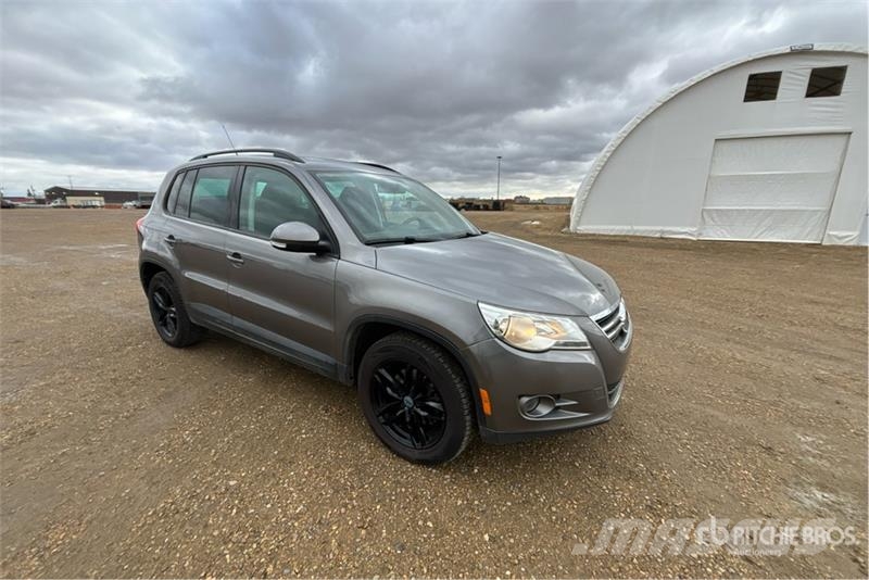 Volkswagen Tigaun AWD SUV Carros