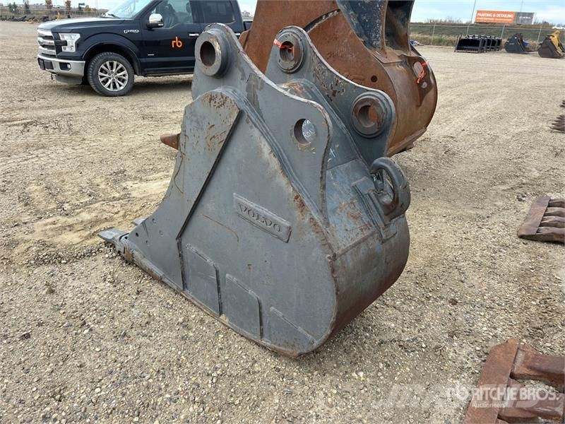 Volvo 24 in Digging Excavator Bucket - Fits 200 Series, Godet