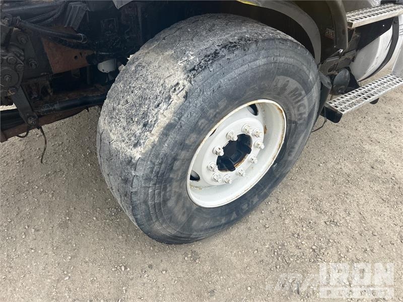 Volvo 6x4 T/A Dump Truck Kiper tovornjaki