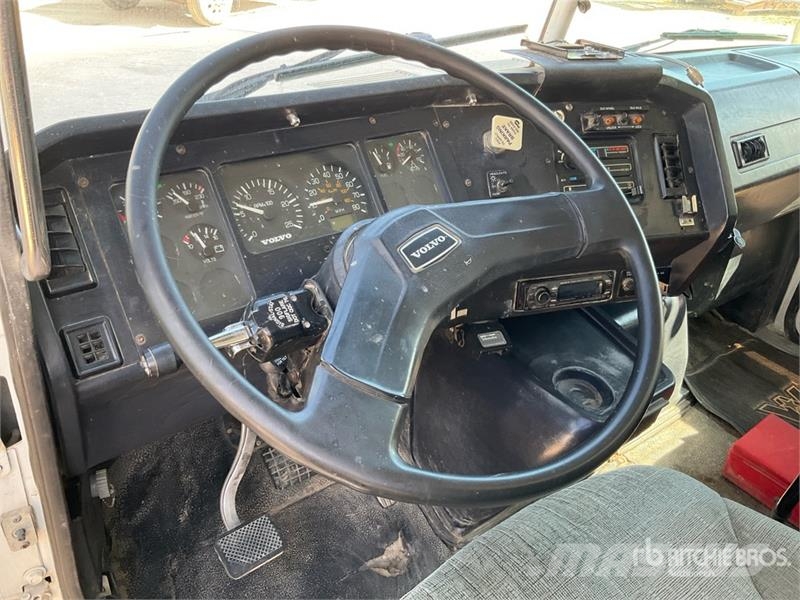 Volvo 6x4 T/A Dump Truck Caminhões basculantes