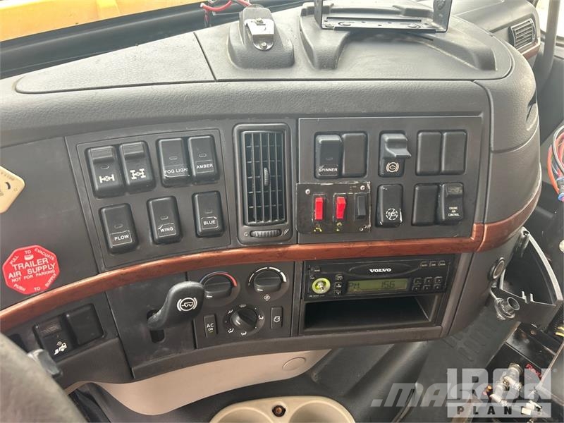 Volvo 6x4 T/A Dump Truck Kiper tovornjaki