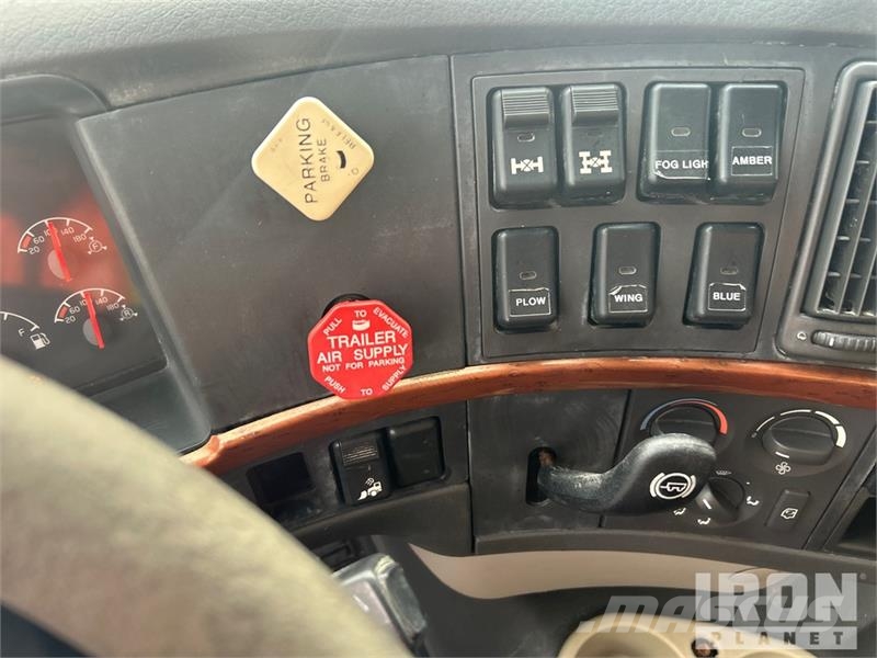 Volvo 6x4 T/A Dump Truck Kiper tovornjaki