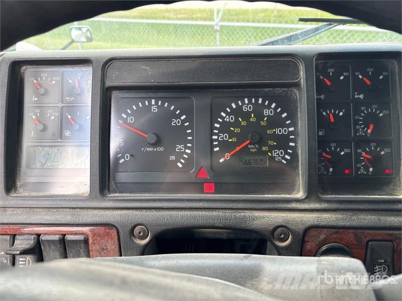 Volvo 6x4 T/A Sleeper Truck Tractor Prime Movers