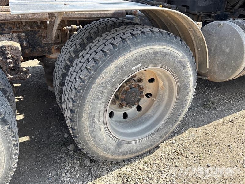 Volvo 6x4 T/A Sleeper Truck Tractor Prime Movers