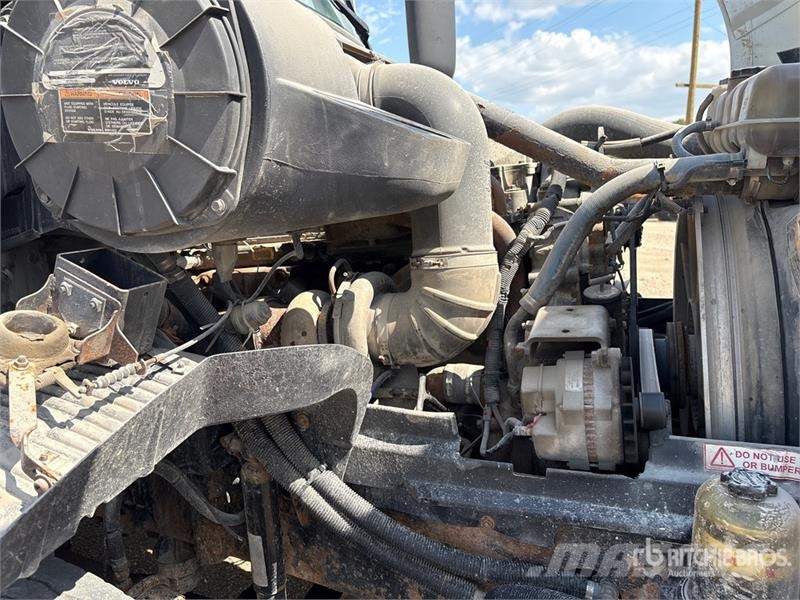 Volvo 6x4 T/A Sleeper Truck Tractor Prime Movers